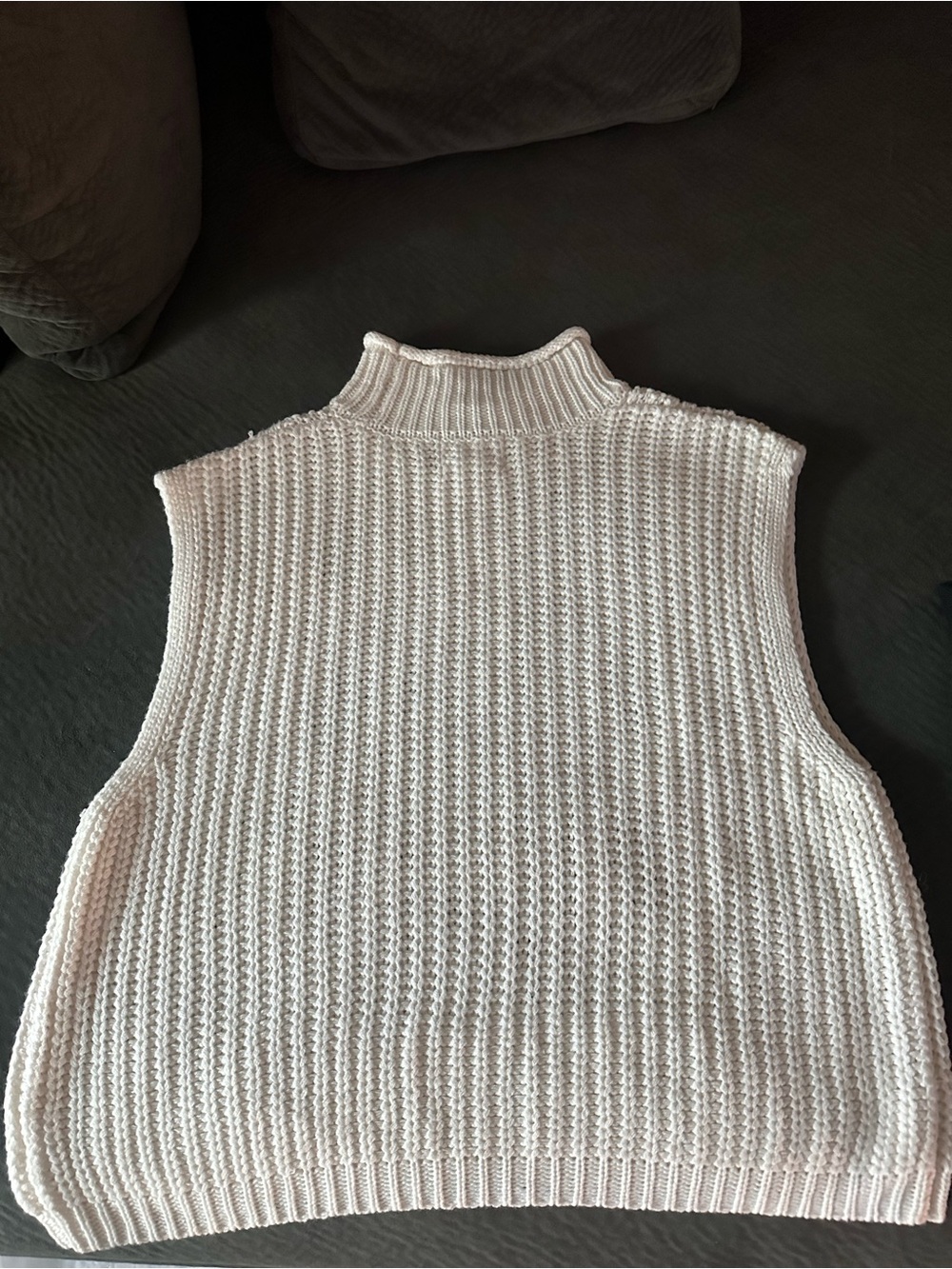 🍦Olive & Oak Cream Cable Knit Sleeveless Sweater Vest 🍦 - Picture 2 of 4